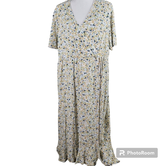 TORRID Floral Rayon Slub Maxi Dress in 2 (18/20) - Picture 3 of 7